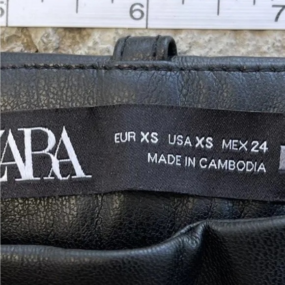 Zara High Waisted faux leather pants XS NEW - Picture 2 of 5